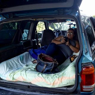 Venezolanos de Táchira viven calvario para conseguir gasolina