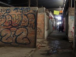 Grafiti, locales a medio terminar y malos olores, las denuncias de locatarios y clientes del mercado. EL INFORMADOR/E. Barrera
