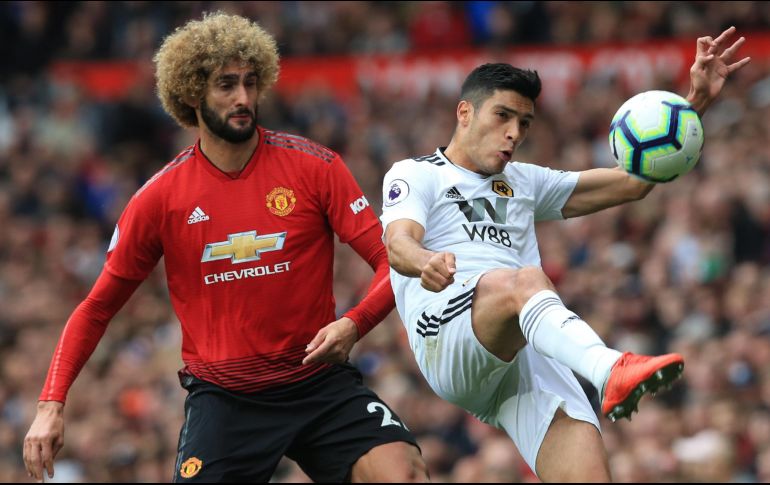 Jiménez (d) jugó los 90 minutos del partido y tuvo una destacada participación. AFP / L. Parnaby