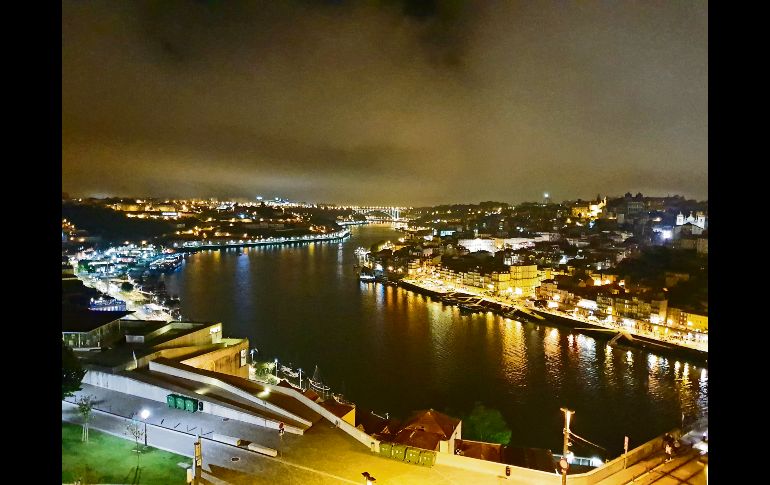 Mirador. Desde éste se aprecia el paisaje citadino y el río.