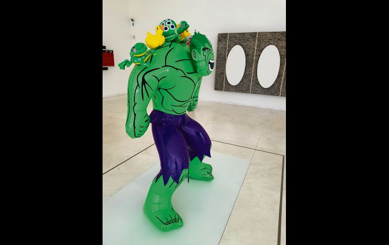 Museo de Arte Contemporáneo. Una escultura de Jeff Koons, que retoma el imaginario de los superhéroes.