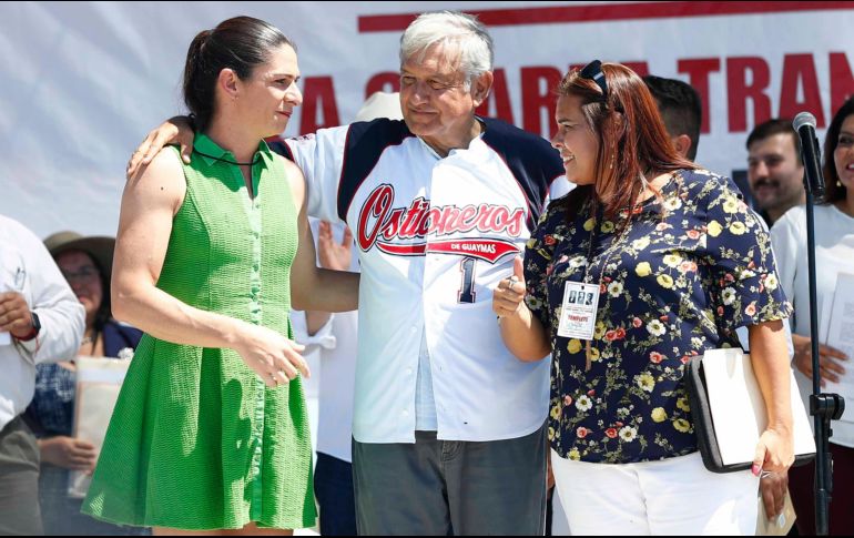 López Obrador continuó su trayecto hacia Ciudad Obregón mientras la mujer era dada de alta. SUN / Y. Xolalpa