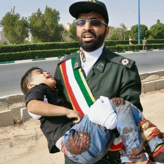 El Estado Islámico irrumpe un desfile militar en Irán