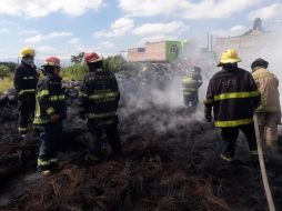 Elementos de Protección Civil combatieron el incendio por más de tres horas. TWITTER / @PCTlaquepaque