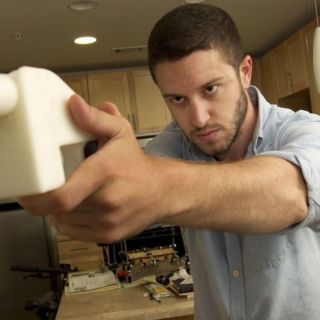 Empresario de pistolas 3D acusado de abuso sexual