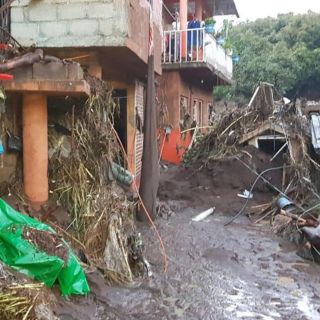 Lluvias desbordan río en Peribán, Michoacán; hay un muerto