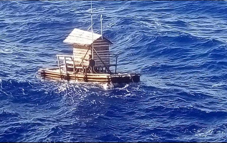 La balsa no contaba con remos ni motor y quedó a la merced de las olas después de que vientos la zafaran y la arrastraran hasta las cercanías de la isla Guam, donde fue encontrado. AP /