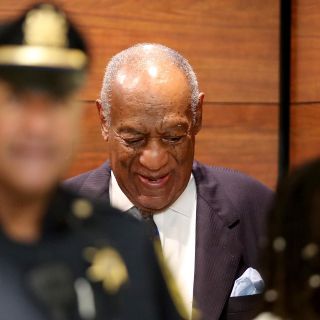 Bill Cosby llega a un tribunal de EU para oír la lectura de su sentencia