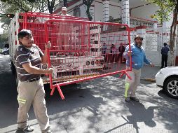 Las vallas fueron instaladas sobre la banqueta de la calle de Chihuahua. SUN / I. Stephens