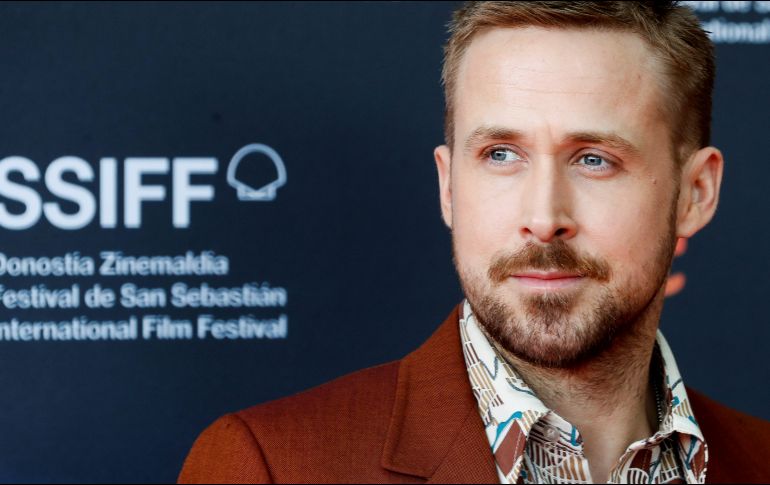 Ryan Gosling posó junto a a actriz Claire Foy en la 66 edición del Festival de Cine de San Sebastián. EFE / J. Etxezarreta