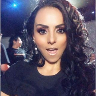 Critican a Ivonne Montero y responde con foto semidesnuda