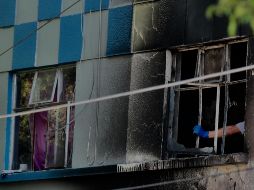 Los policías iniciaron la sofocación de las llamas con cubetas con agua proporcionadas por los vecinos, en tanto arribaron al sitio los bomberos del municipio. EL INFORMADOR/Archivo