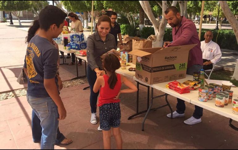 Entre los artículos enviados se encuentran chalecos, camastros, casas de campaña, lonas, picos, palas y carretillas, además de medicamentos y alimentos enlatados. NTX/ESPECIAL