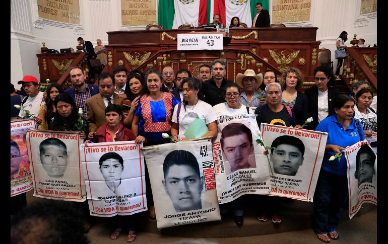 En la Asamblea Legislativa de la Ciudad de México se realizó una sesión especial por la visita de los padres de los normalistas de Ayotzinapa desaparecidos. Mañana se cumplen cuatro años de la desaparición de 43 estudiantes en Guerrero. SUN/I. Olivares
