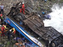 Seis de las víctimas fueron identificadas, mientras que otros 12 cadáveres permanecen en el lugar del accidente. ESPECIAL