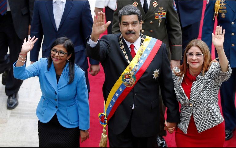 Delcy rodríguez, vicepresidenta de Venezuela, Nicolás Maduro y su esposa Cilia Flores. AP/A. Cubilos.