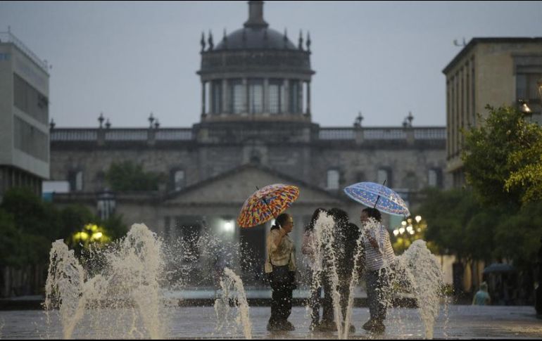 El pronóstico para el área metropolitana de Guadalajara en la mañana es de sol y nubes, en la tarde nubes y sol, probabilidad de lluvia en la noche madrugada. EL INFORMADOR / ARCHIVO
