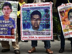 Indican que los familiares de los 43 jóvenes desaparecidos hace cuatro años buscan que López Obrador se comprometa con la comisión de investigación para la verdad y la justicia del caso Iguala. AFP / R. Arangua