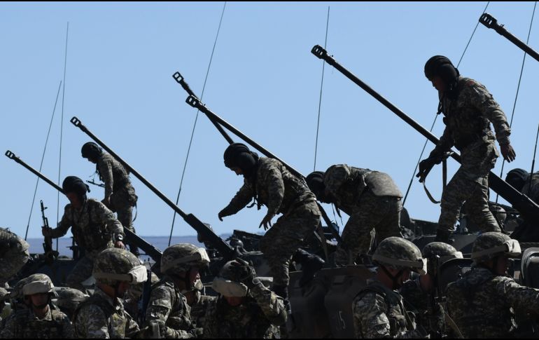 Tropas rusas y kirguisas participan en ejercicios militares antiterroristas en Balykchi, Kirguistán. AFP/V. Oseledko