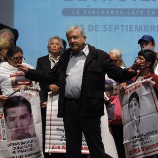López Obrador va por decreto por caso Ayotzinapa