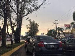 En Av. Mariano Otero y Periférico el tráfico se encuentra colapsado. TWITTER / @nutrimori