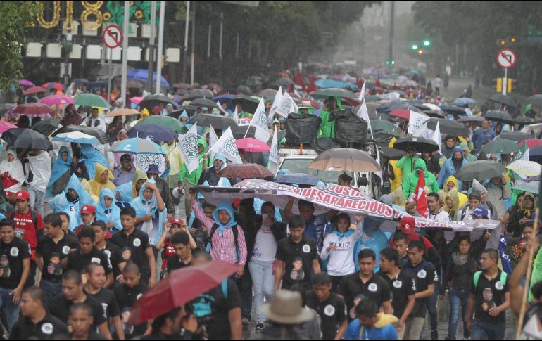 A pesar de la lluvia, cientos de personas se fueron sumando a las actividades. NTX/G. Durán