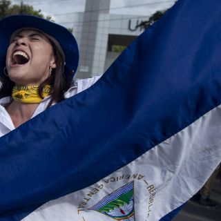 Unos 100 nicaragüenses piden la renuncia de Ortega