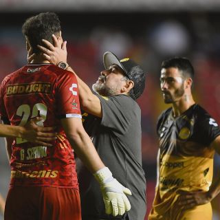 Gallos Blancos elimina al equipo de Maradona