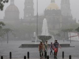 En las primeras horas de este jueves se registraron lluvias en la urbe, lo que podría seguir el resto del día pero de forma dispersa. EL INFORMADOR / ARCHIVO