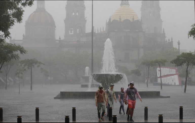 En las primeras horas de este jueves se registraron lluvias en la urbe, lo que podría seguir el resto del día pero de forma dispersa. EL INFORMADOR / ARCHIVO