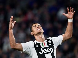 El luso recibió la tarjeta roja directa en Mestalla por el árbitro Felix Brich debido a que dio un jalón de cabello sobre el futbolista del Valencia, Jeison Murilo. AFP / M. Bertorello