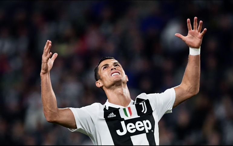 El luso recibió la tarjeta roja directa en Mestalla por el árbitro Felix Brich debido a que dio un jalón de cabello sobre el futbolista del Valencia, Jeison Murilo. AFP / M. Bertorello