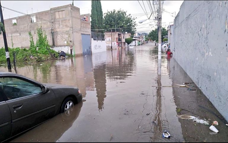 La lluvia comenzó alrededor de las 05:00 horas en algunos municipios de la metrópoli. ESPECIAL / Protección Civil Zapopan