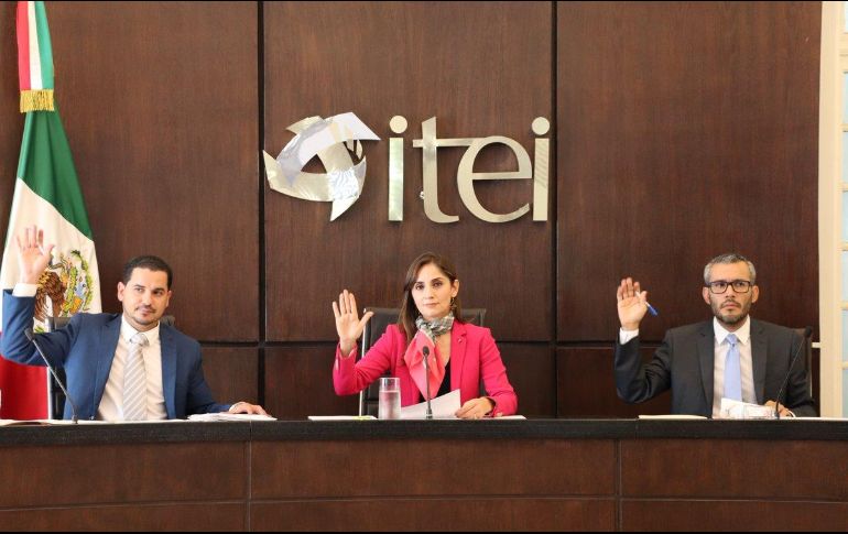 El Pleno del ITEI indica que las cuentas de servidores públicos no pueden restringir a los usuarios de ver, dar ''me gusta'' o seguir a quien a través de ellas refleja información derivada de su labor. TWITTER / @ITEIJal