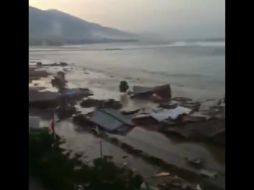 El director del centro de tsunamis y terremotos de la Agencia de Meteorología, Climatología y Geofísica, Rahmat Triyono, dijo que las olas fueron de entre un metro y medio y dos metros. ESPECIAL /