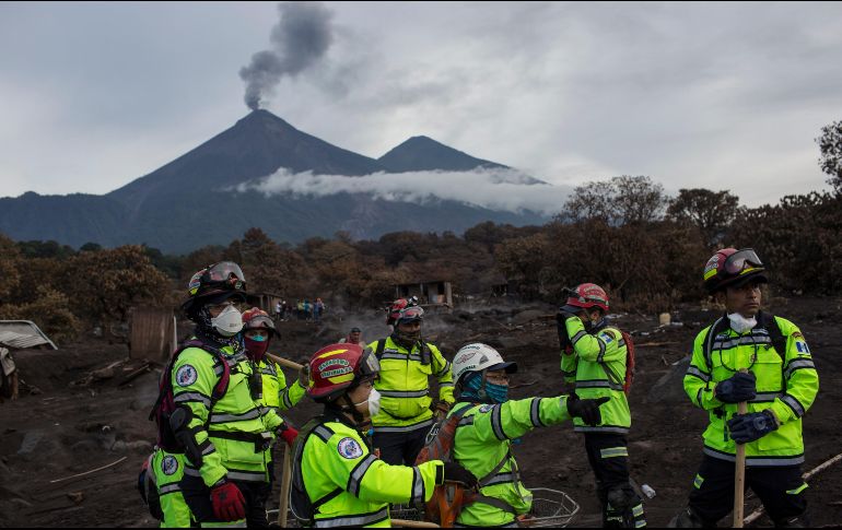 Esta erupción es una de las más potentes de historia del volcán, enclavado entre los departamentos de Sacatepéquez, Escuintla y Chimaltenango. AP / ARCHIVO