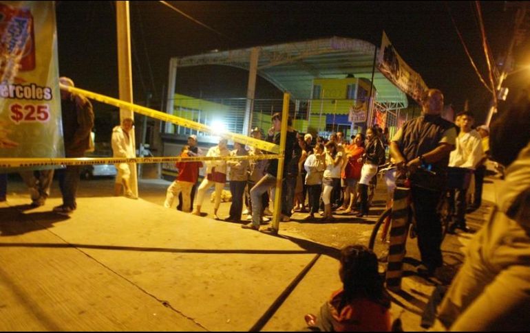 El Ministerio Público trabajó en el lugar durante la madrugada, en donde recopiló diversos indicios y ordenó el traslado de los cuerpos al Forense de Celaya. EL INFORMADOR / ARCHIVO