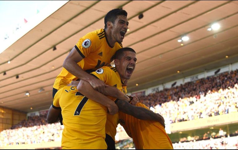 El jugador azteca salió al minuto 90+1 y recibió la ovación del público, que reconoció el esfuerzo y la entrega del futbolista, después de una destacada participación. TWITTER / @WolvesEspanol