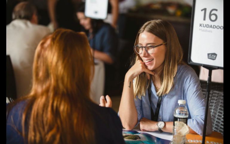 Expande anuncios. Medios de comunicación se reunieron con representantes de hoteles de lujo.