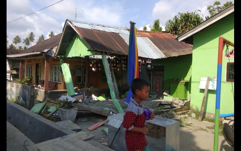 Una casa colapsada en Donggala, otra de las poblaciones afectadas, en una imagen del 28 de septiembre. AFP/BNPB