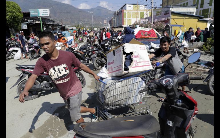 Ante la escasez de gasolina y alimentos se han registrado saqueos.