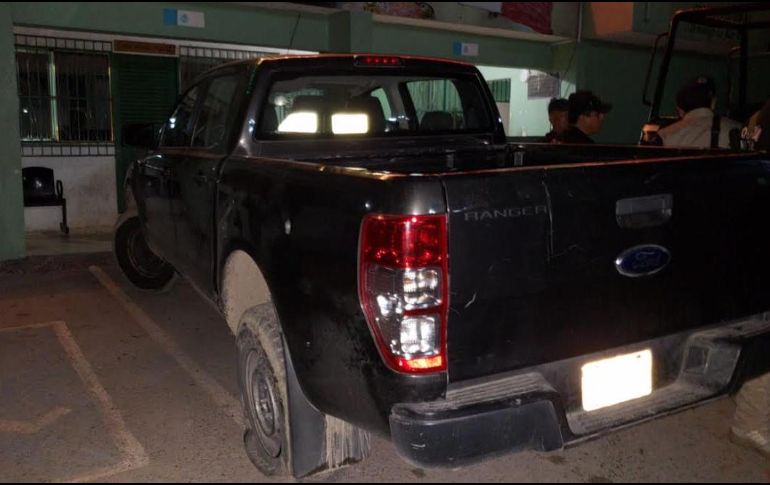 La Policía Estatal encontró 18 casquillo percutidos, así como impactos en la fachada del ayuntamiento, carros particulares y oficiales. EFE