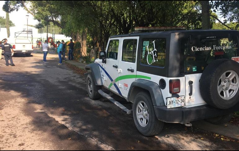 Los cuerpos son llevados al Instituto Jalisciense de Ciencias Forenses, donde se les practicará la autopsia de ley para conocer las causas del fallecimiento. ESPECIAL
