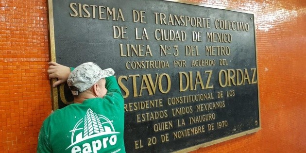 Retiran del Metro de Ciudad de M&eacute;xico placas con nombre de D&iacute;az Ordaz