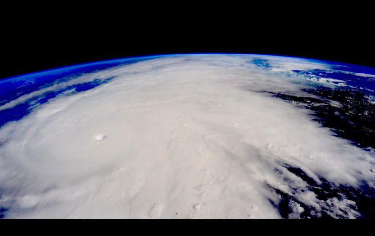 Desde la Estación Espacial Internacional se han captado huracanes en la Tierra. Vista de 