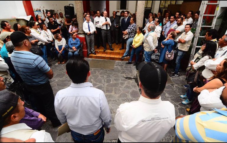 Del Toro se reunió con personal de inspección a quienes aseveró que cuentan con todo su respaldo. Cortesía / Ayuntamiento de Guadalajara