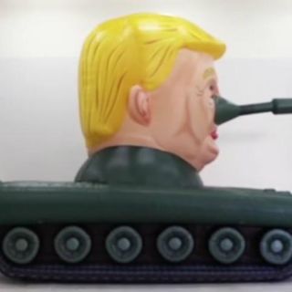 Tanque con cara de Donald Trump recorre Beirut