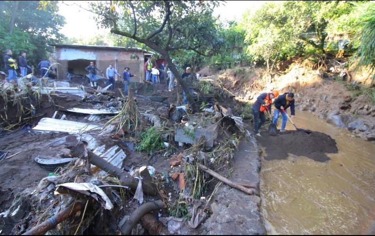 Personal de diversas dependencias trabaja en la búsqueda de las personas que siguen sin ser localizadas. TWITTER/@jcbarragan
