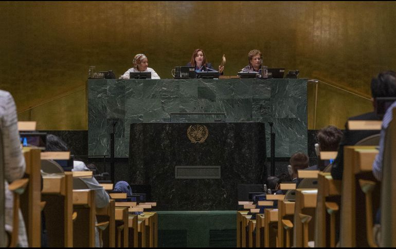 María Fernanda Espinosa, presidenta de la Asamblea General, da el martillazo de clausura. EFE/C. Pak