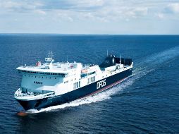 Un helicóptero y barcos lituanos y rusos participan en la operación para asistir la nave, que se desconoce si continuará su travesía o tendrá que ser remolcada. EFE / ESPECIAL